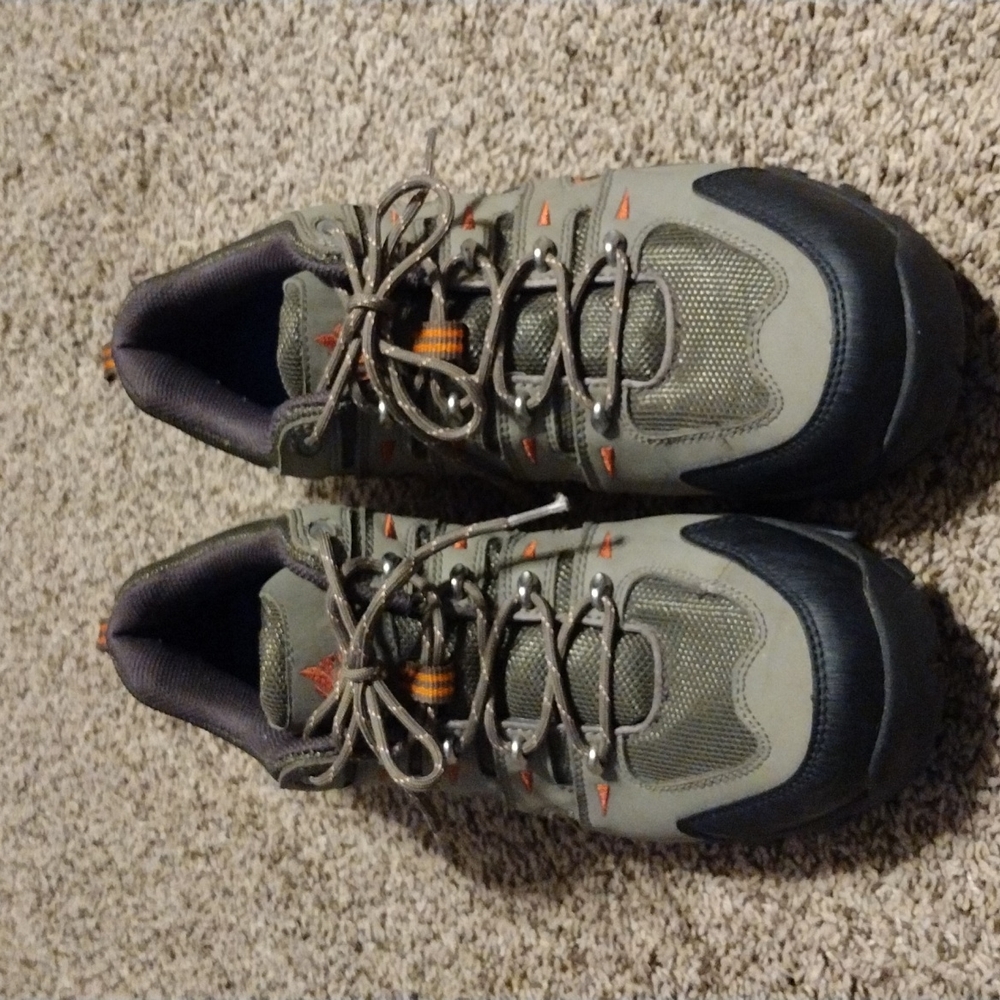 Everest mens sneakers size 13/M